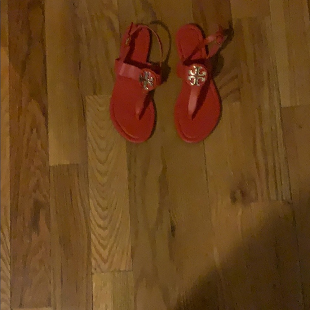 Tory Burch thong sandals in good condition and box